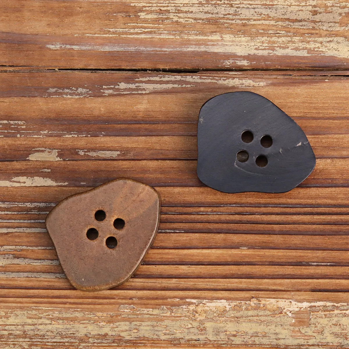 15-25mm Irregular Shaped Burned Black Coffee Horn Buttons 10pcs