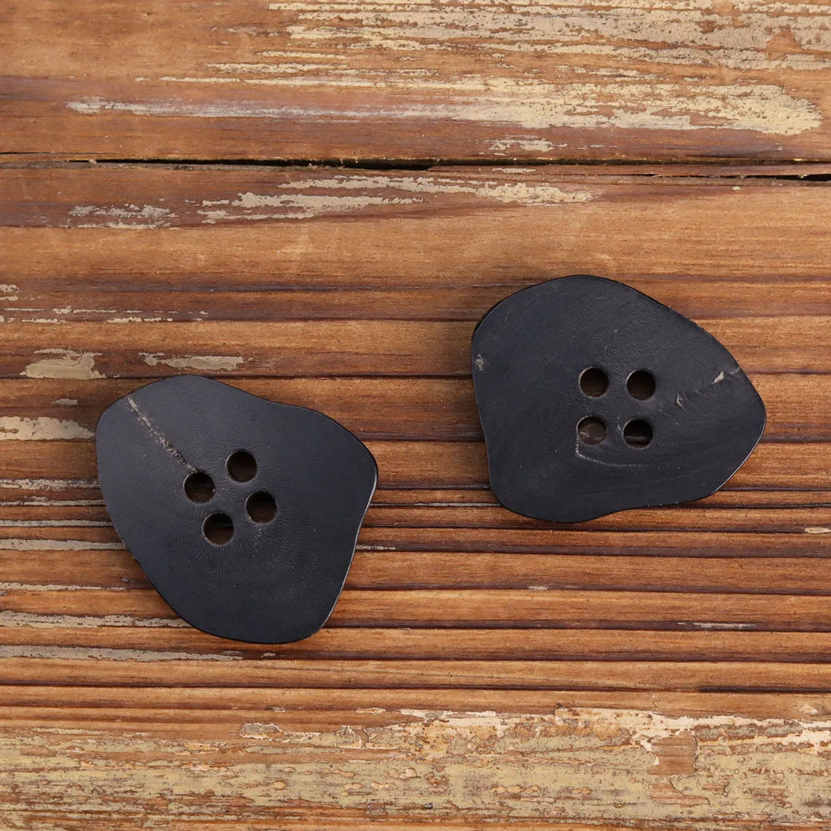 15-25mm Irregular Shaped Burned Black Coffee Horn Buttons 10pcs