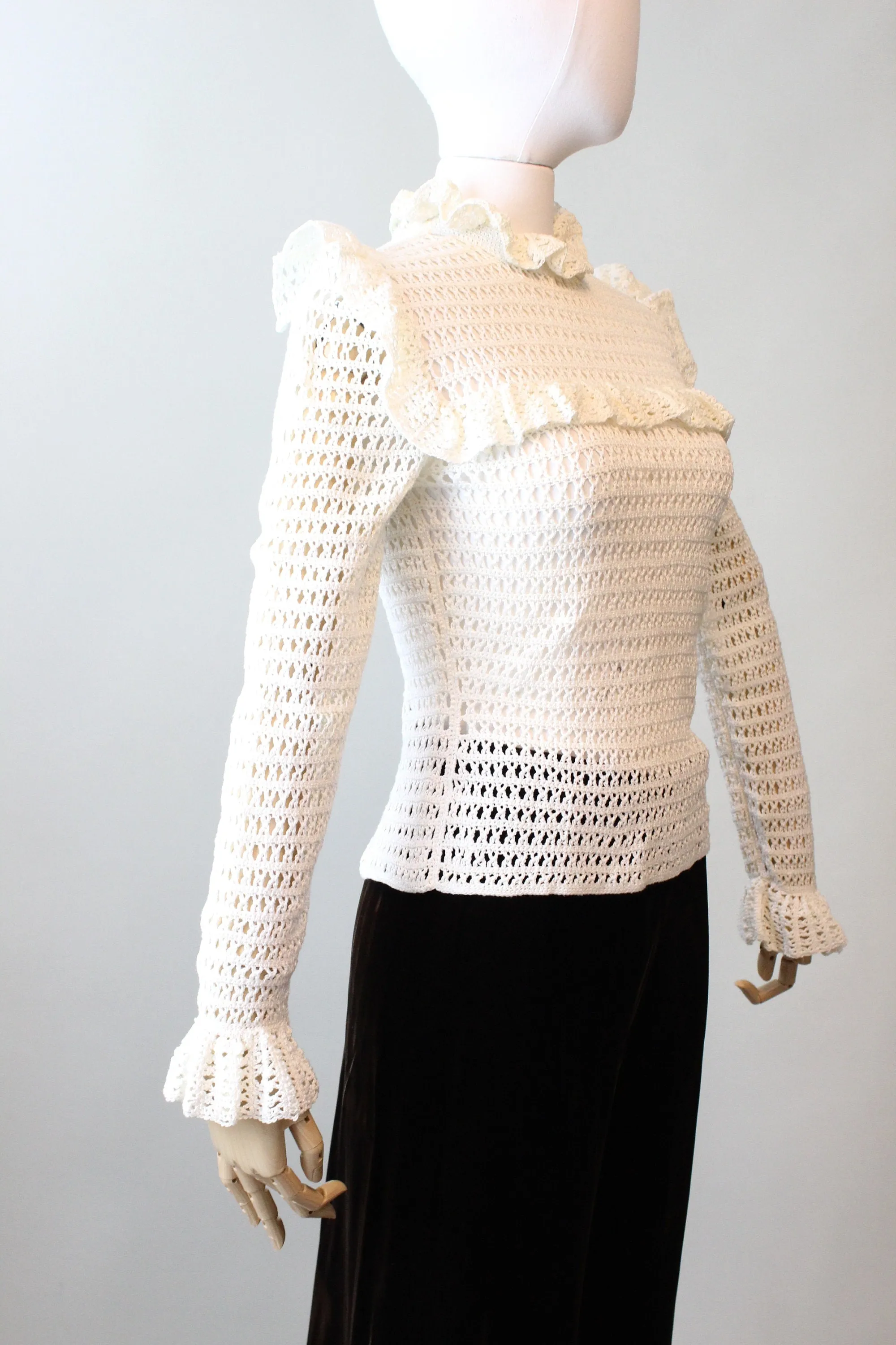 1970s COTTON CROCHET exaggerated shoulders blouse xs | new spring summer