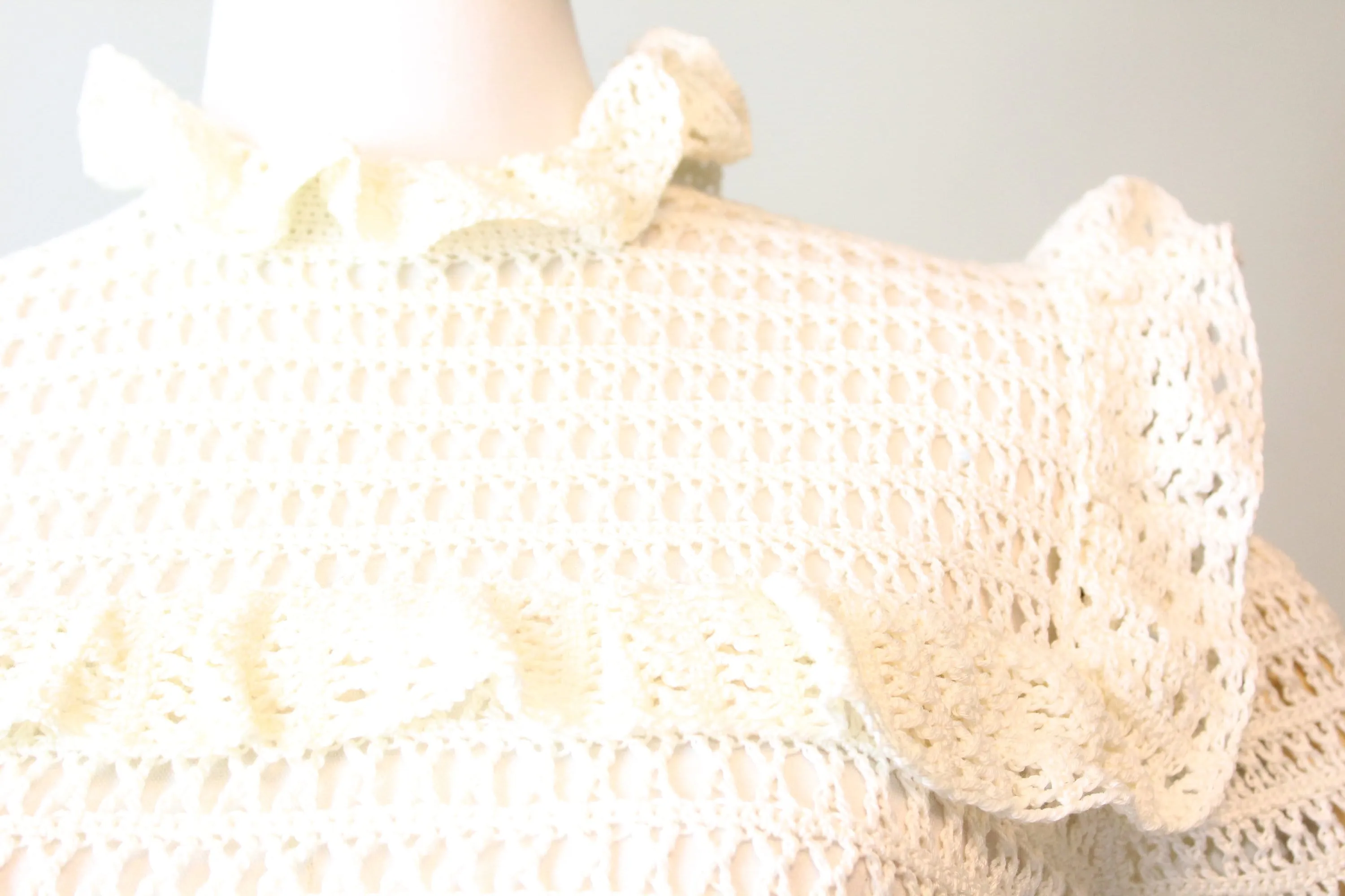 1970s COTTON CROCHET exaggerated shoulders blouse xs | new spring summer