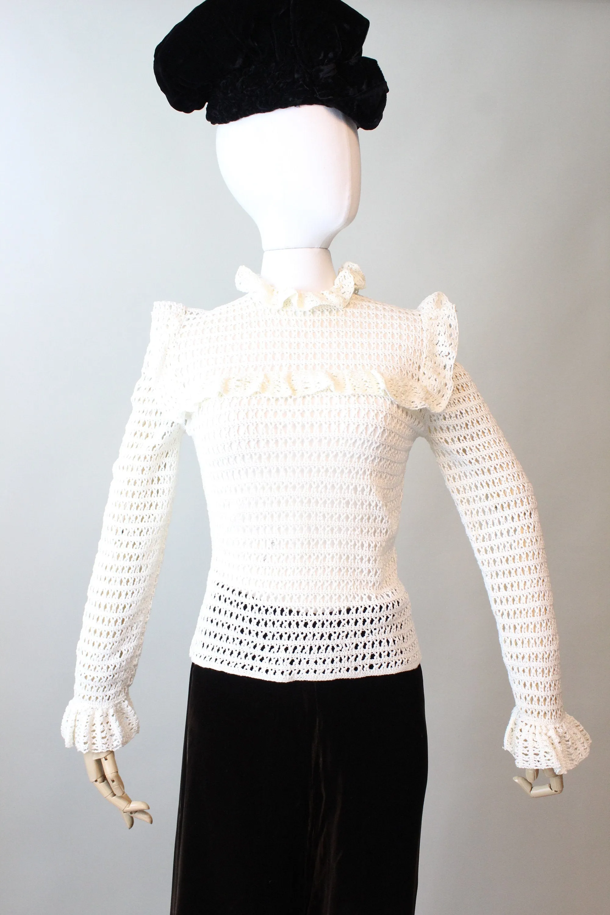 1970s COTTON CROCHET exaggerated shoulders blouse xs | new spring summer