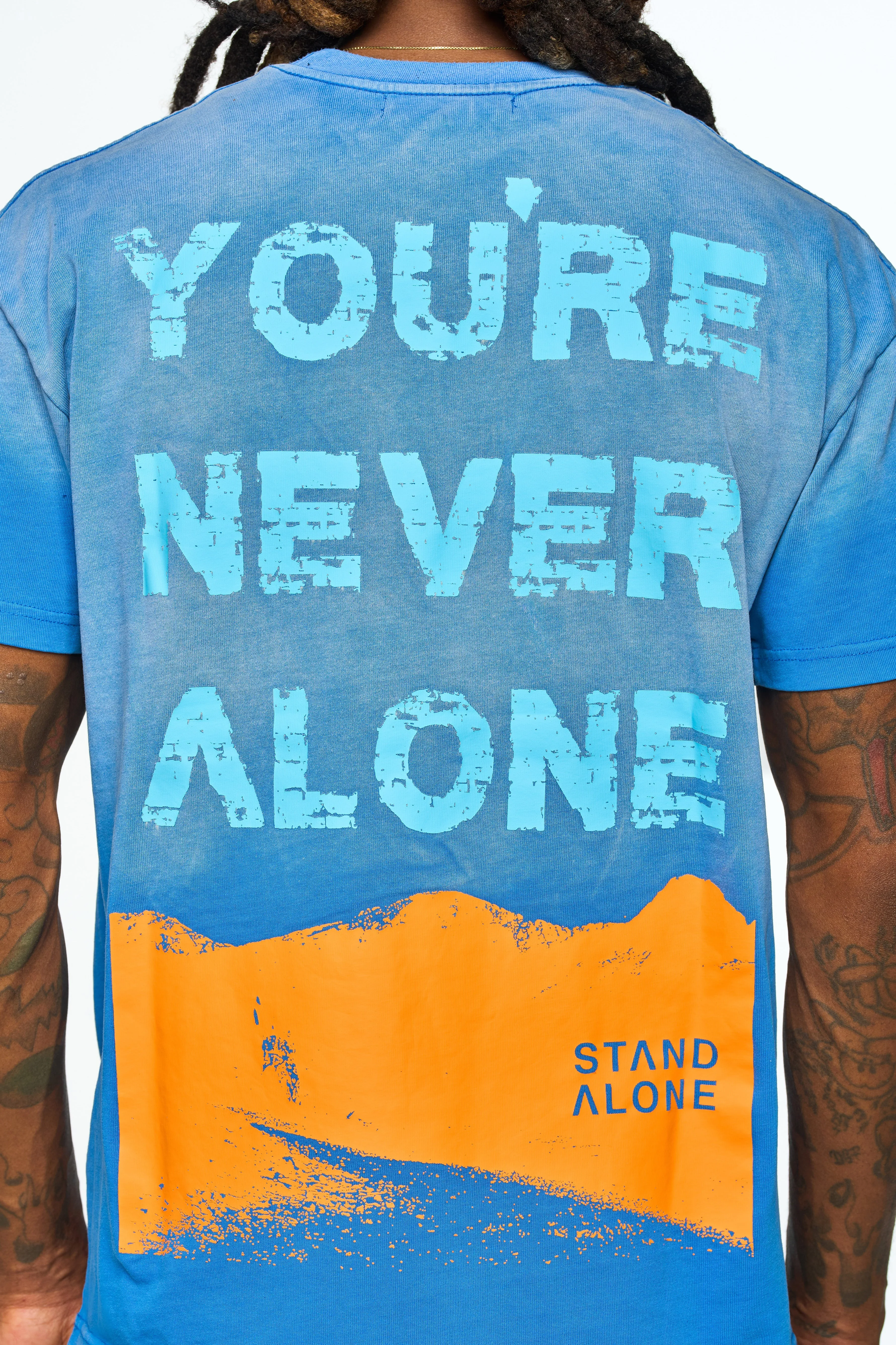 AOLOGNE NEVER ALONE SS TEE (BLUE)