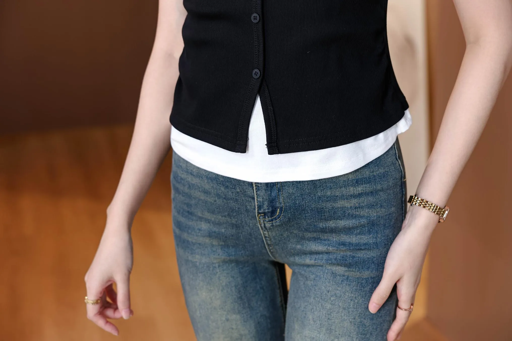 Chic Button-Up Patchwork Women's T-Shirt with Lace Details