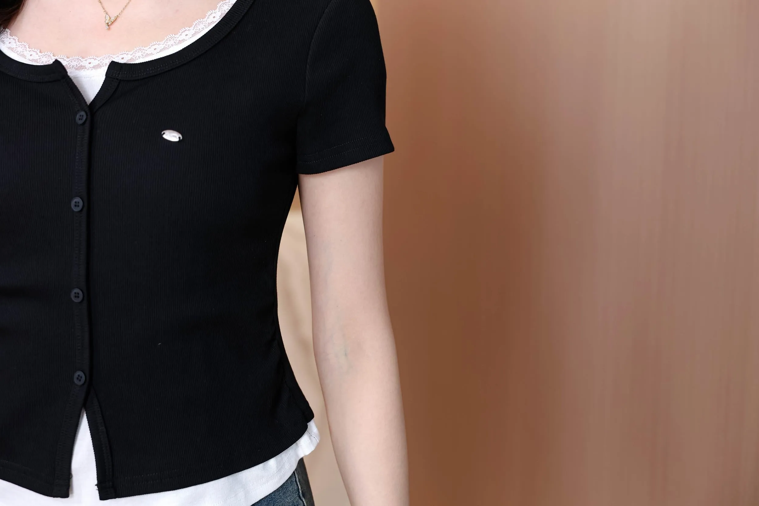 Chic Button-Up Patchwork Women's T-Shirt with Lace Details