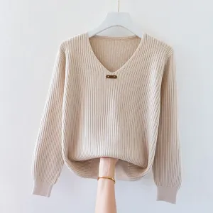 Emma – stylish t-shirt with v-neck for spring