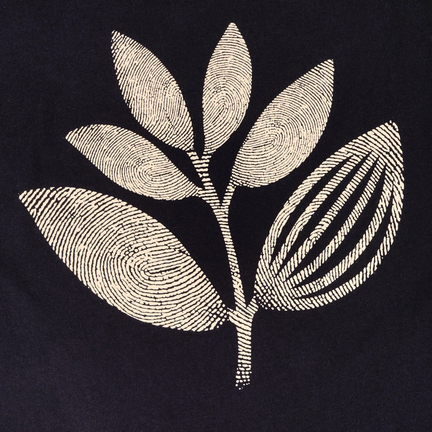 FINGERPRINT PLANT TEE BLACK