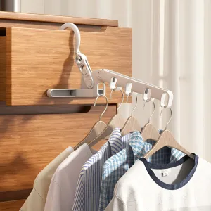 Foldable and portable hanger – Ideal for travel 
