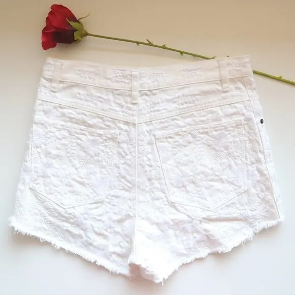 Free People White Embroidered High Waist Denim / Jean Shorts Size 29
