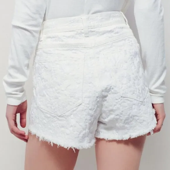 Free People White Embroidered High Waist Denim / Jean Shorts Size 29