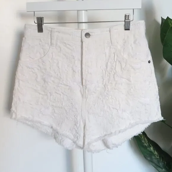 Free People White Embroidered High Waist Denim / Jean Shorts Size 29
