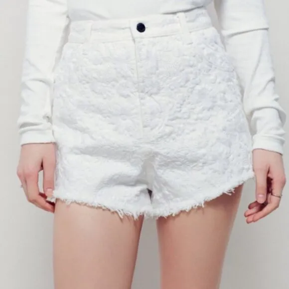 Free People White Embroidered High Waist Denim / Jean Shorts Size 29