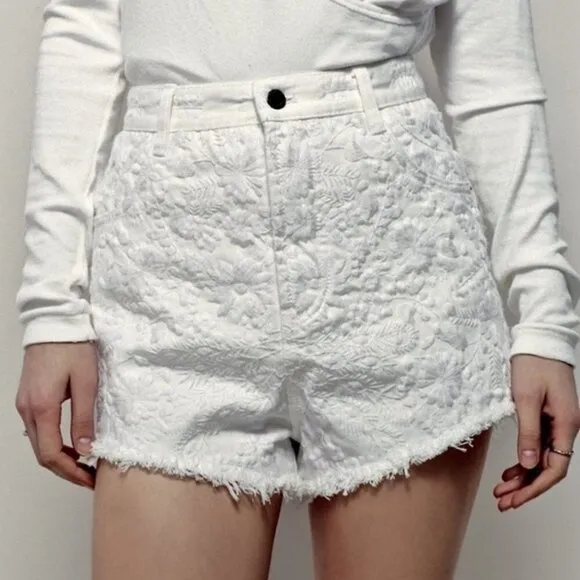 Free People White Embroidered High Waist Denim / Jean Shorts Size 29