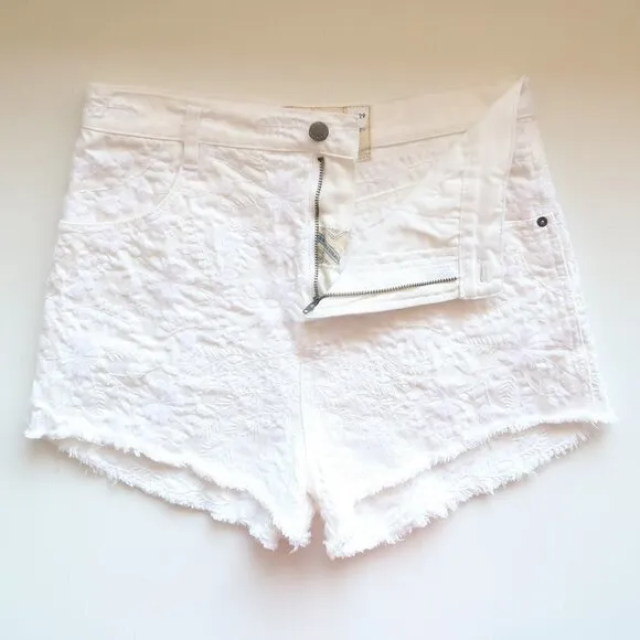 Free People White Embroidered High Waist Denim / Jean Shorts Size 29