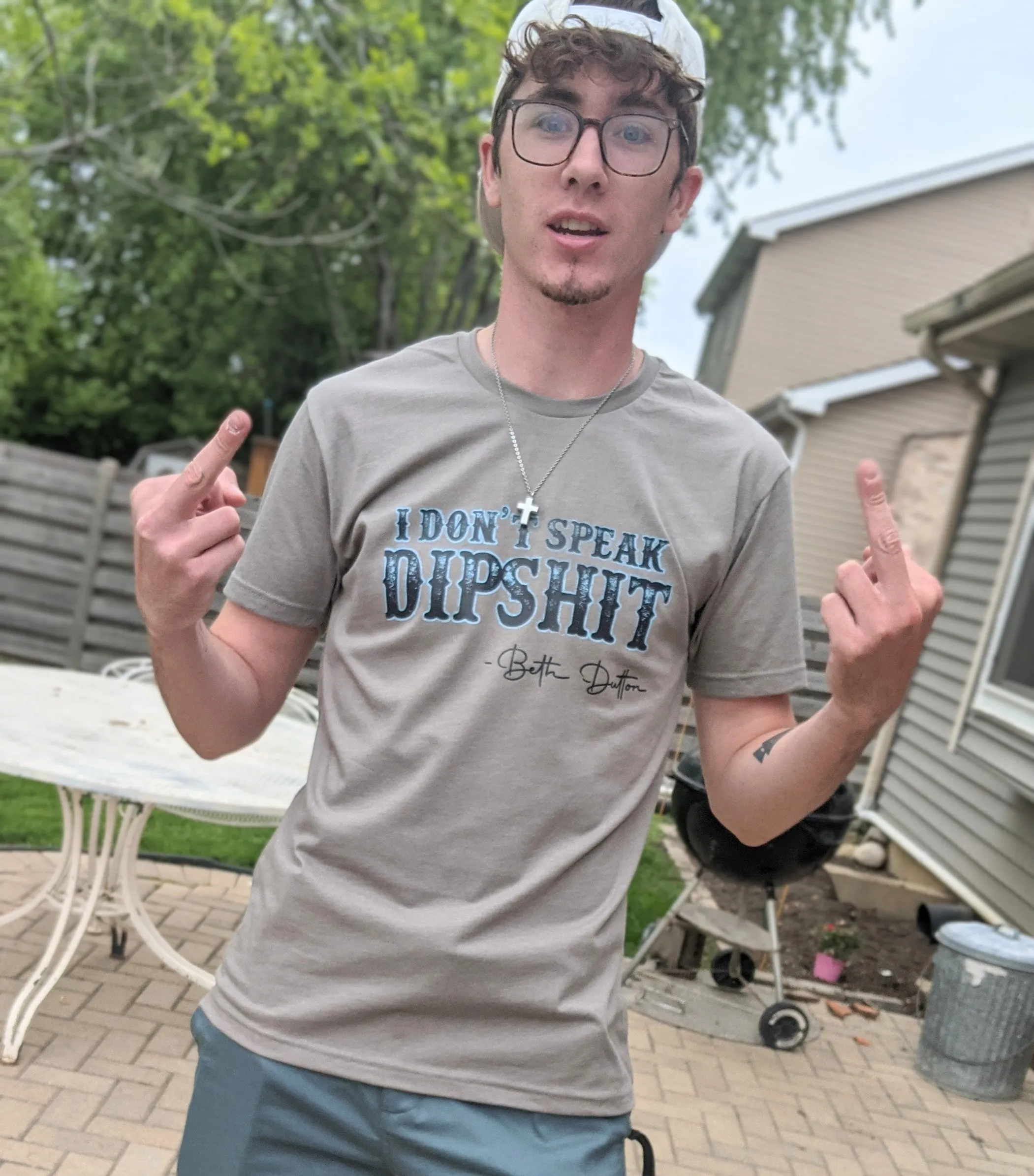 Funny "I don't Speak Dipsh*t - Beth Dutton" t-shirt Unisex