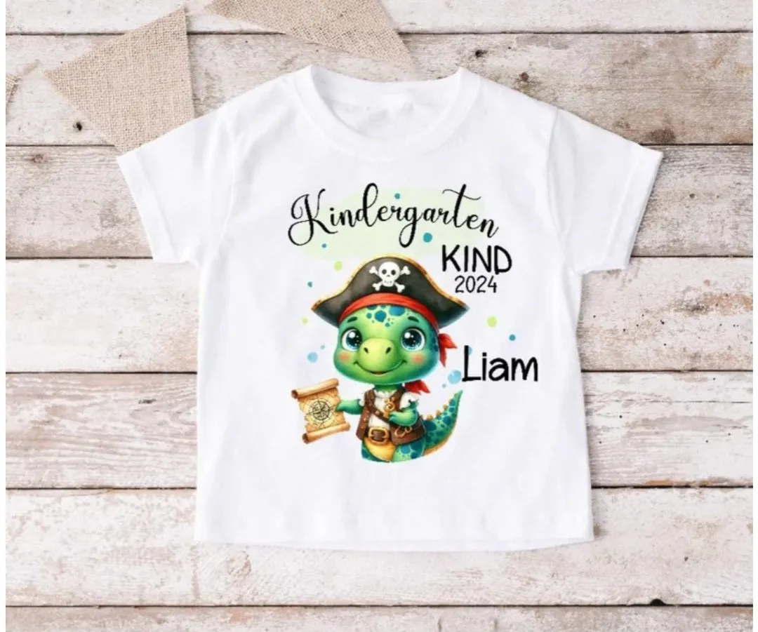 Kindergartenkind T-Shirt Pirat Dinosaurierer personalisiert Kita Kind Jungen Kindergarten Start