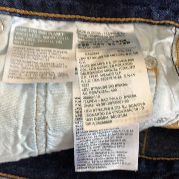 LEVIS CUTOFF RAW HEM SHORTS HIGH RISE 501 BUTTON FLY SIZE 29