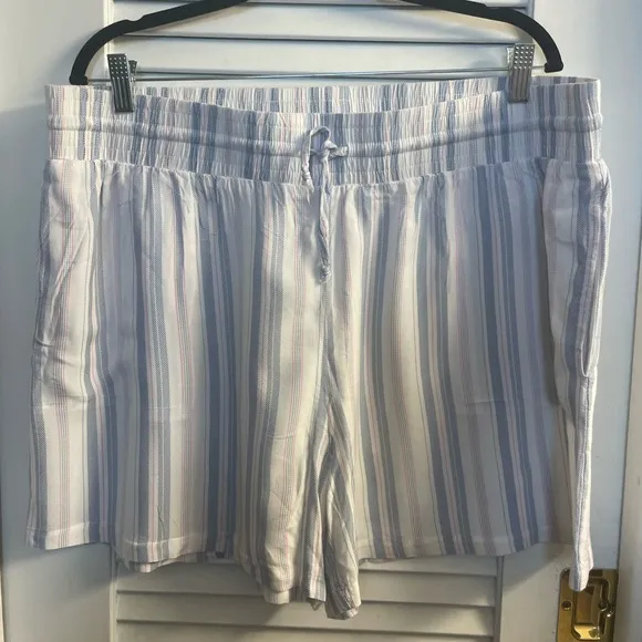 Love, Fire Women’s 1XL/T Shorts &amp; Shirt Set Very Thin &amp; Soft, Like New