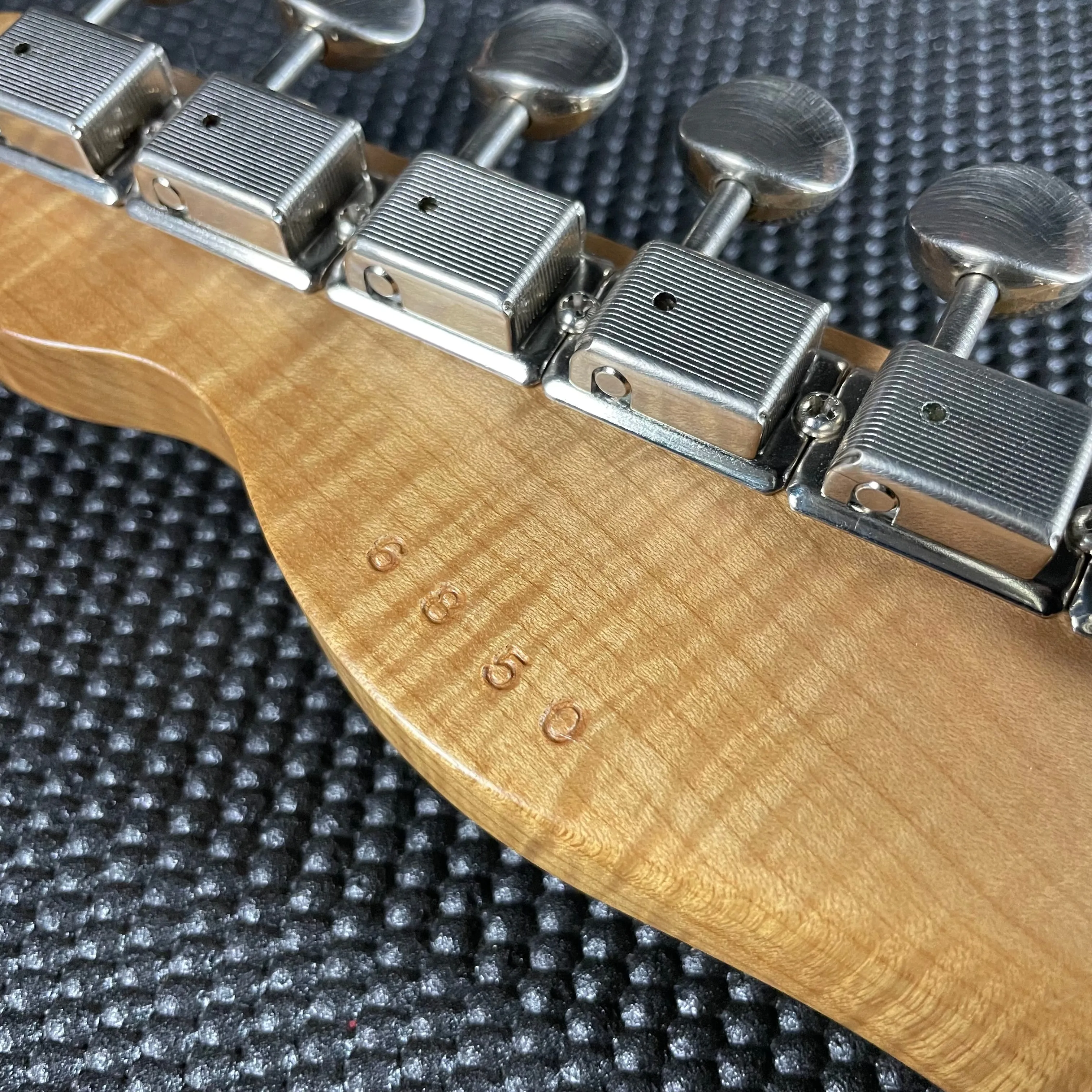 LsL Instruments T Bone ONE B, Roasted Maple- Butterscotch (B-Stock)