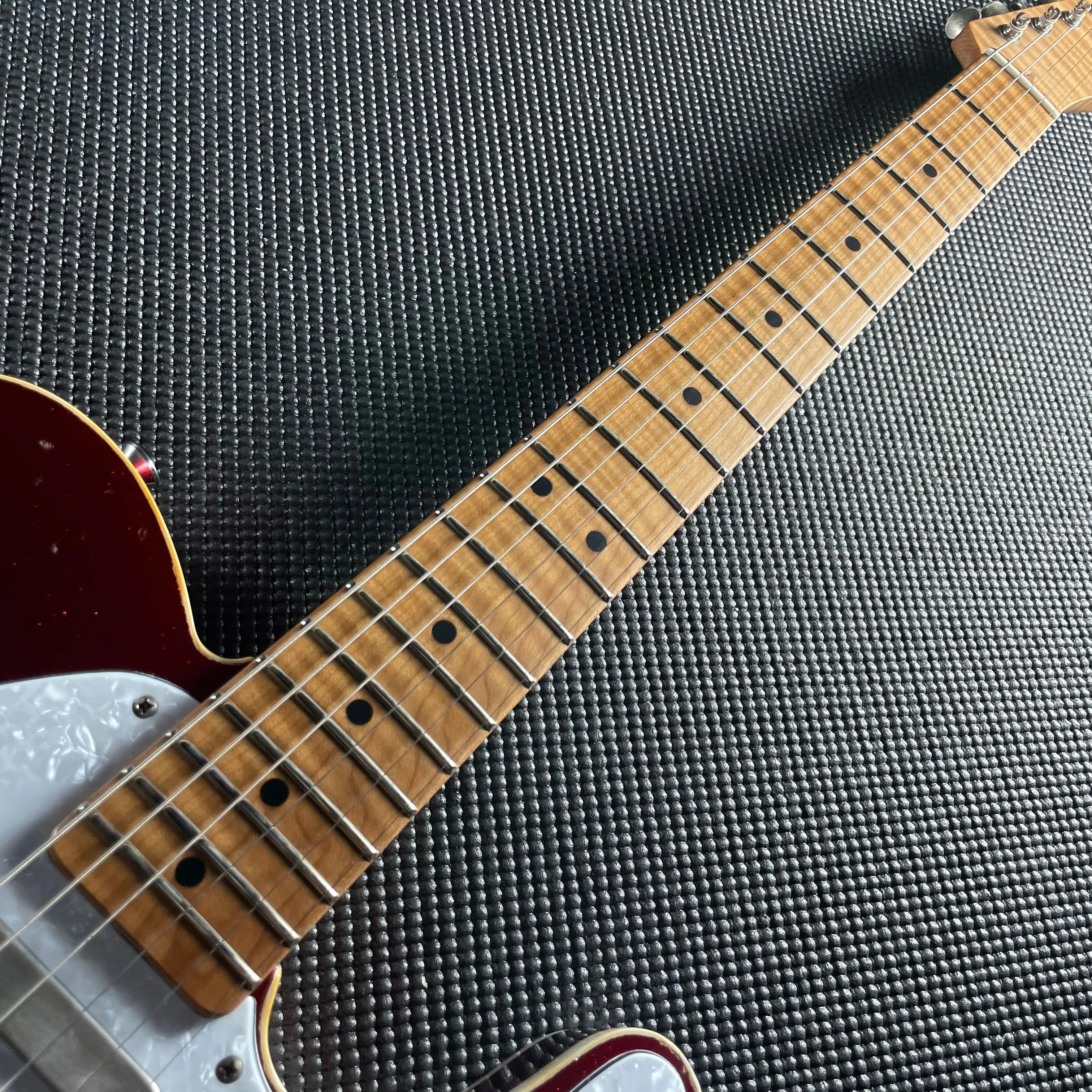 LsL Instruments T Bone "Crimson", Roasted Maple- Candy Apple Red over 3TSB (7lbs 15oz)