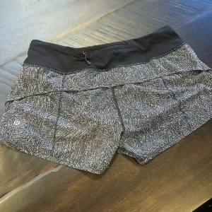 Lululemon Speed Up Shorts Size 6