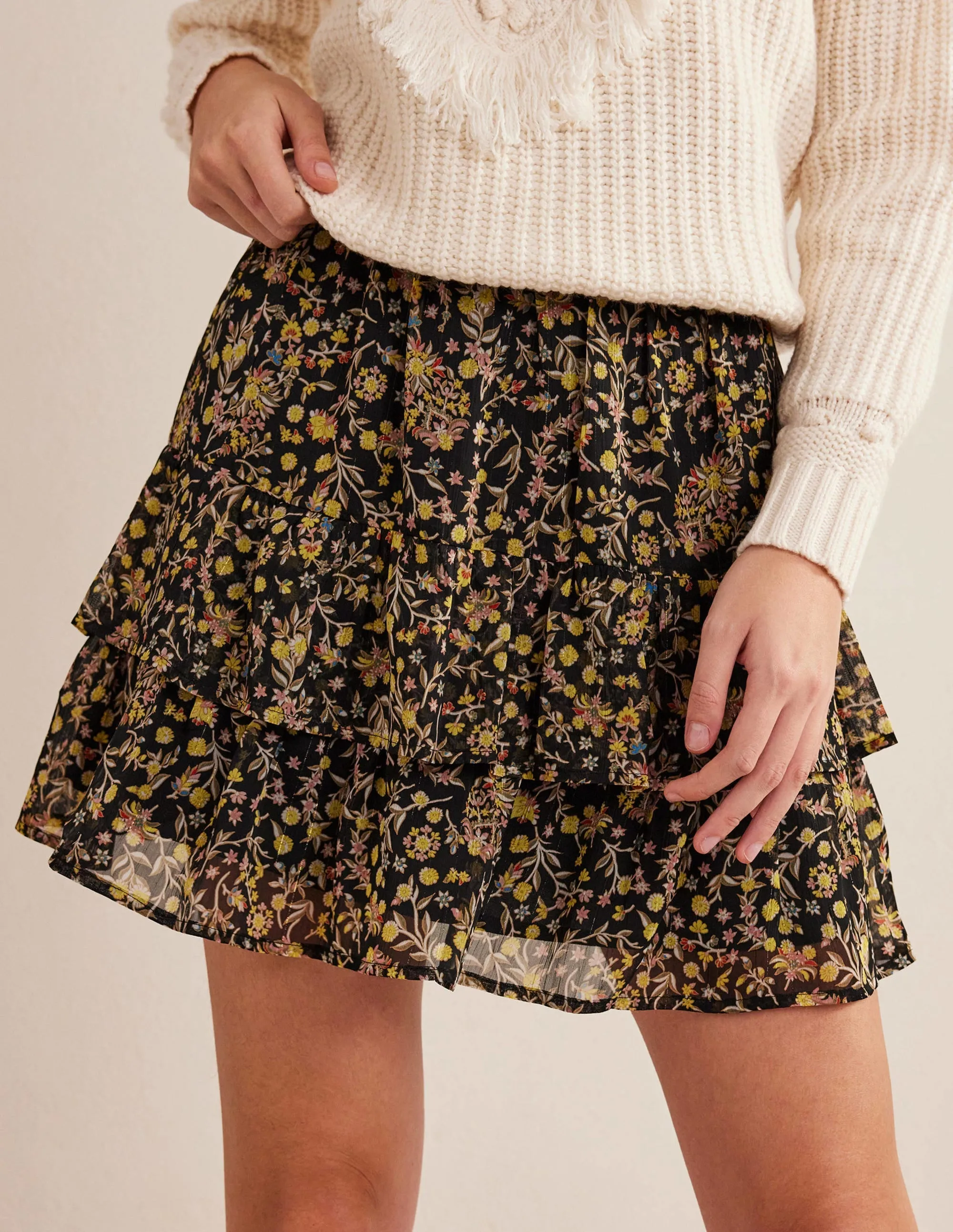 Minirock mit Rüschen-Schwarz, Wildblumen-Paisleymuster