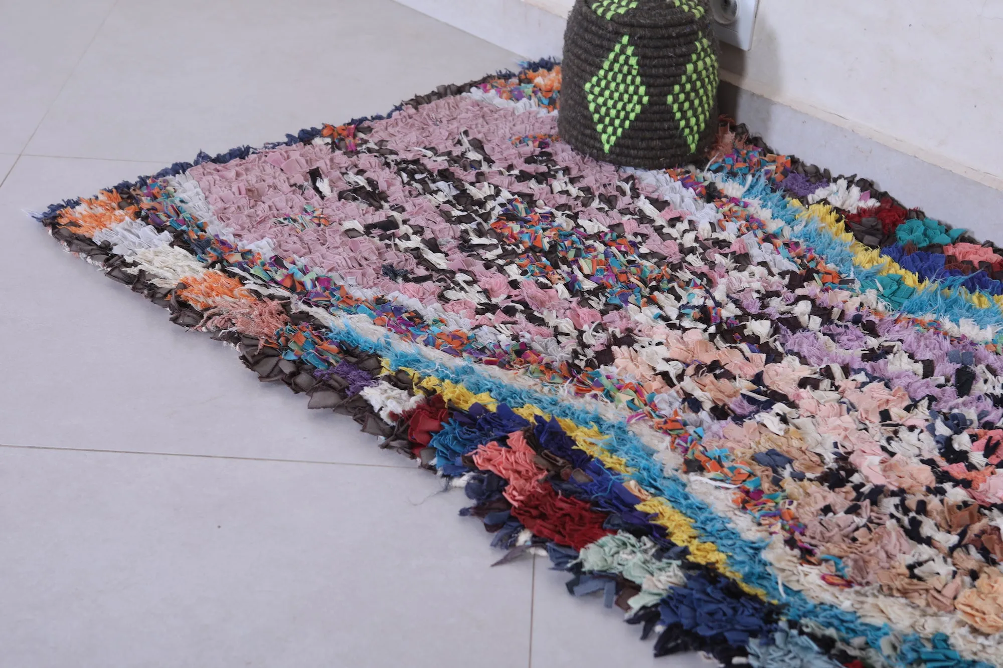 Moroccan Berber Rug - Vintage Handmade Rug 2.4 x 4.2 Feet