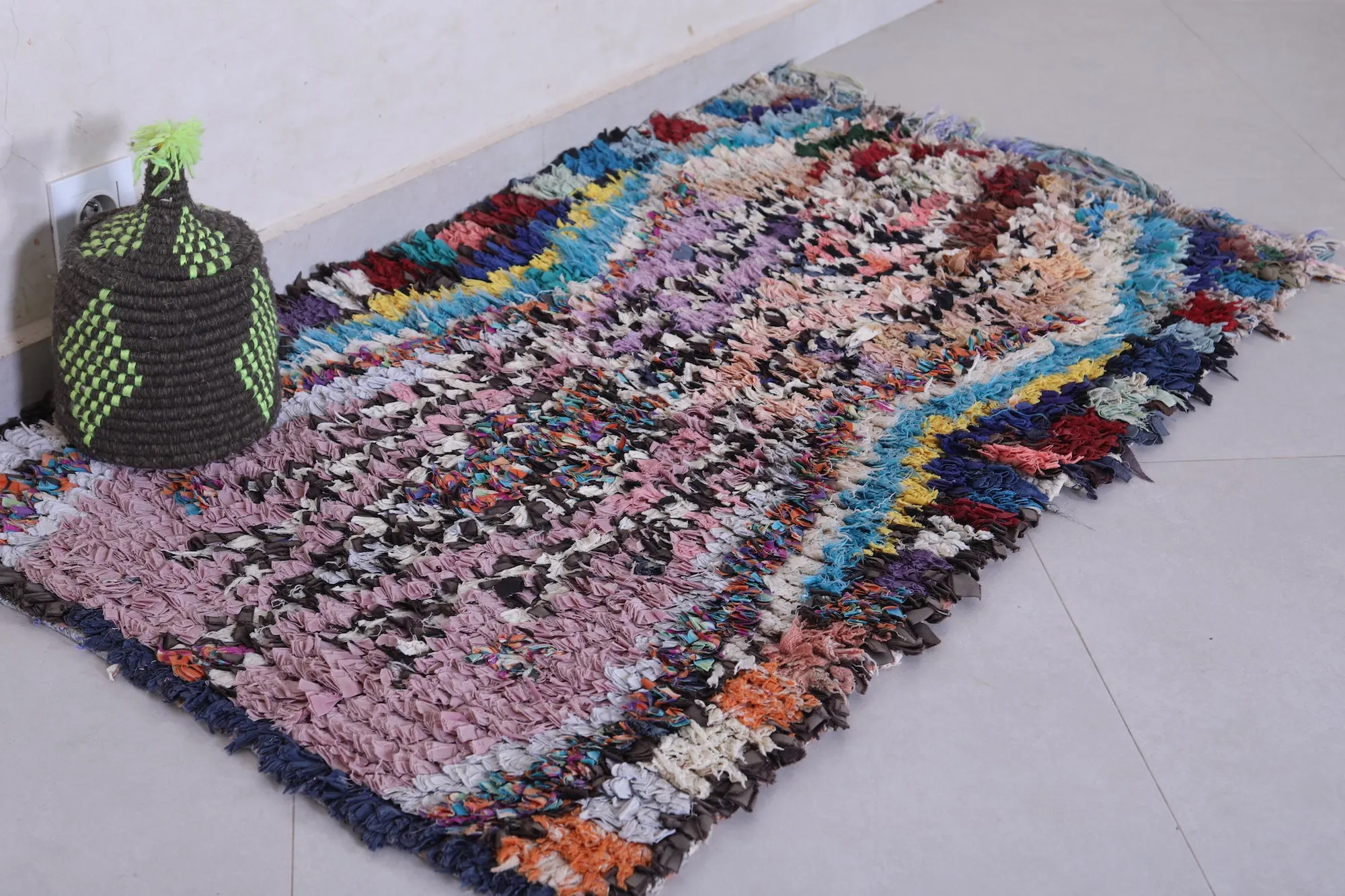 Moroccan Berber Rug - Vintage Handmade Rug 2.4 x 4.2 Feet