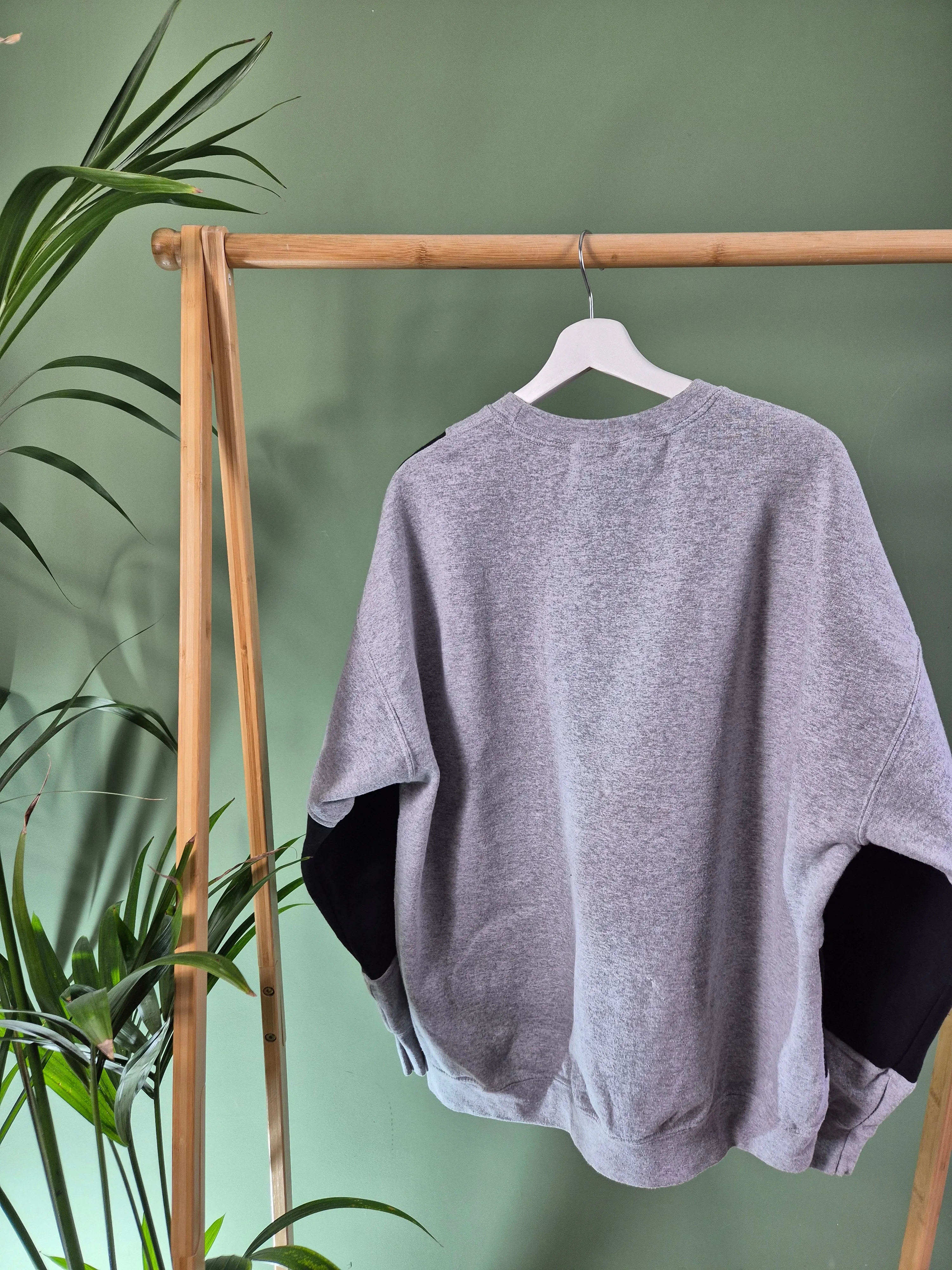 Nike 90s rework logo sweater maat XL