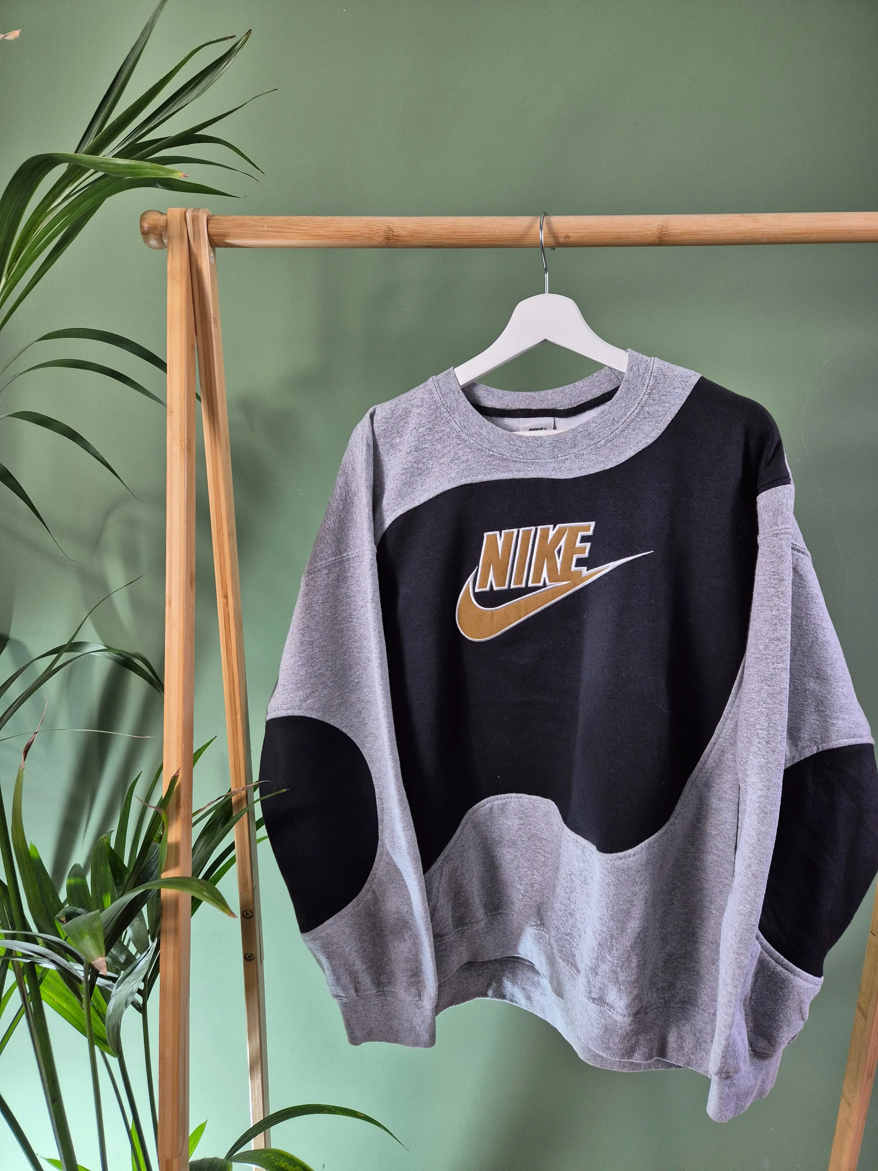 Nike 90s rework logo sweater maat XL