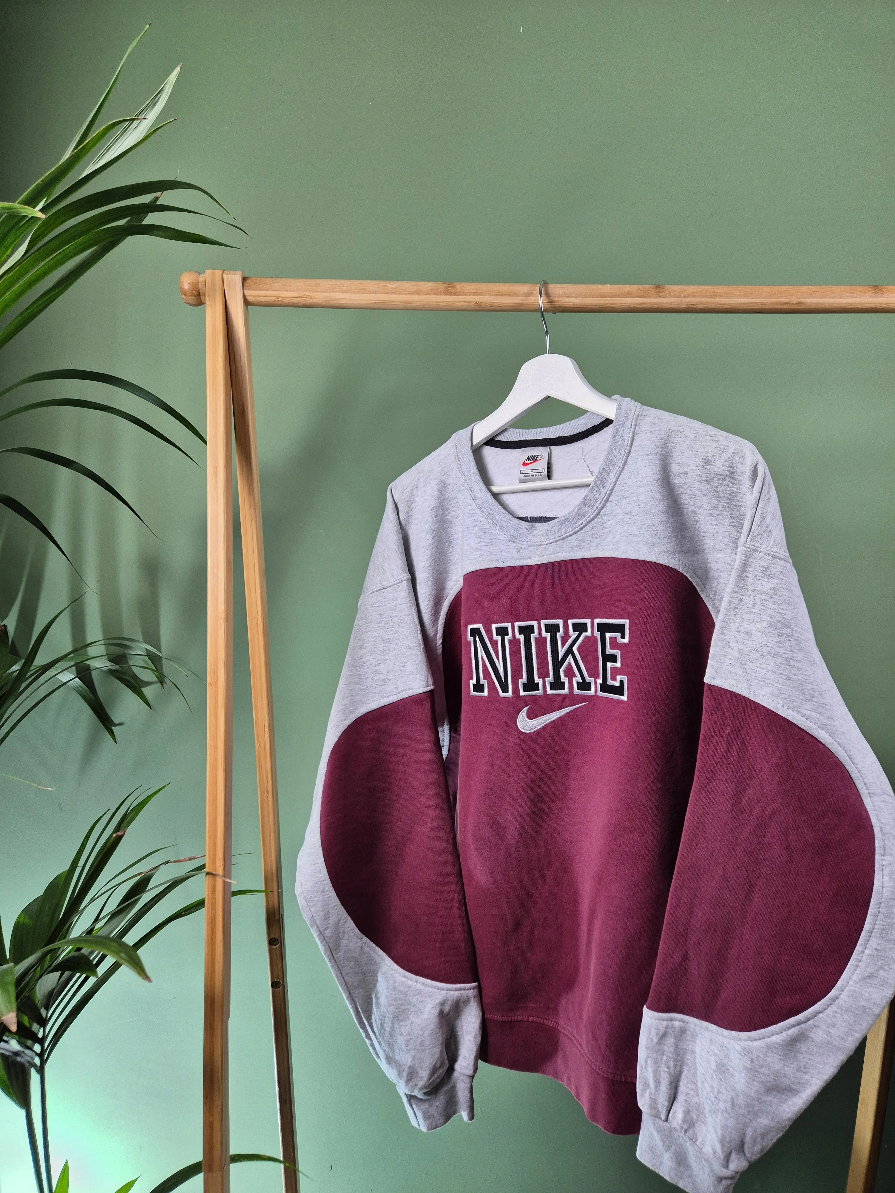 Nike 90s spell out rework sweater maat L