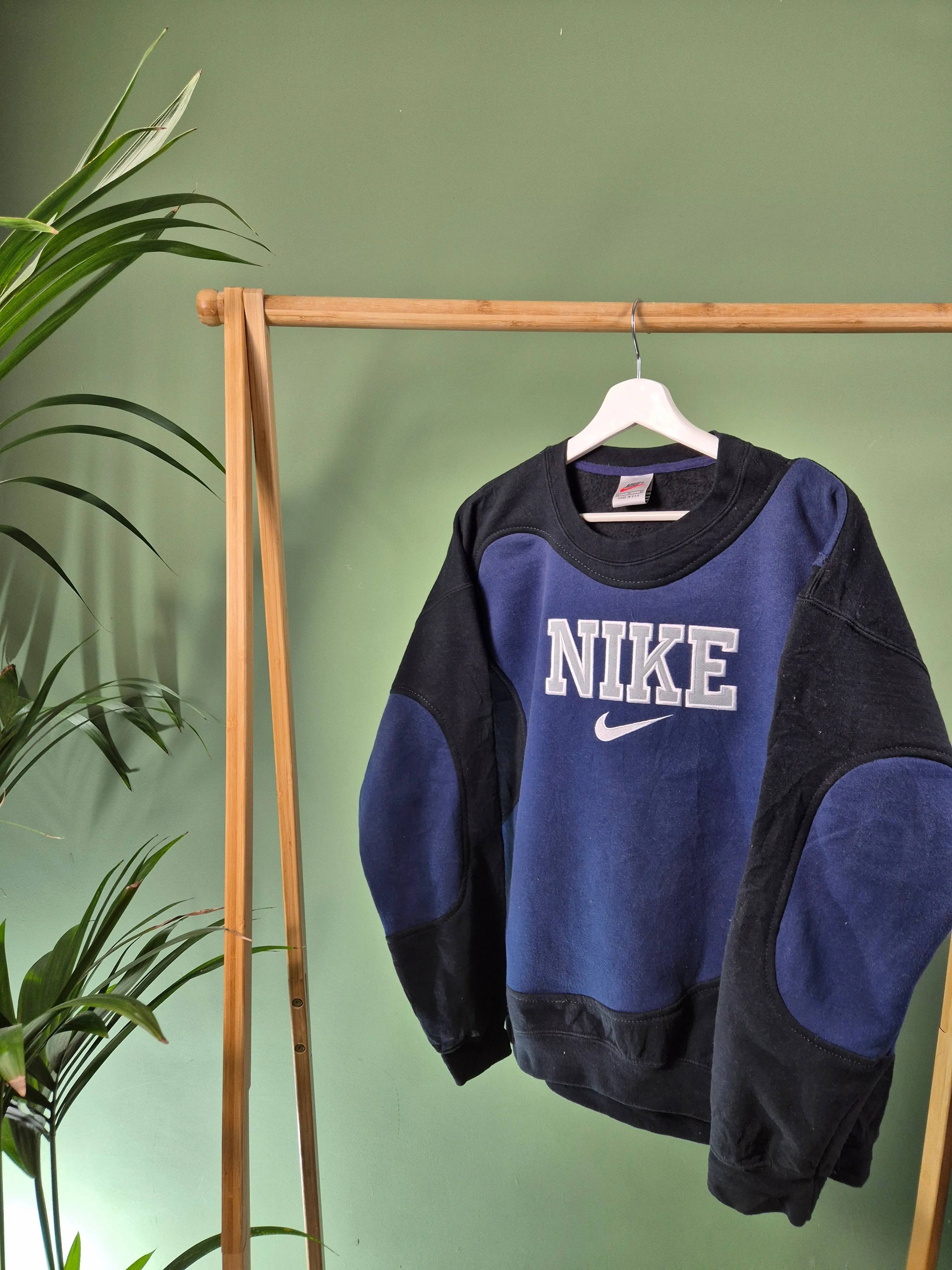 Nike 90s spell out rework sweater maat M