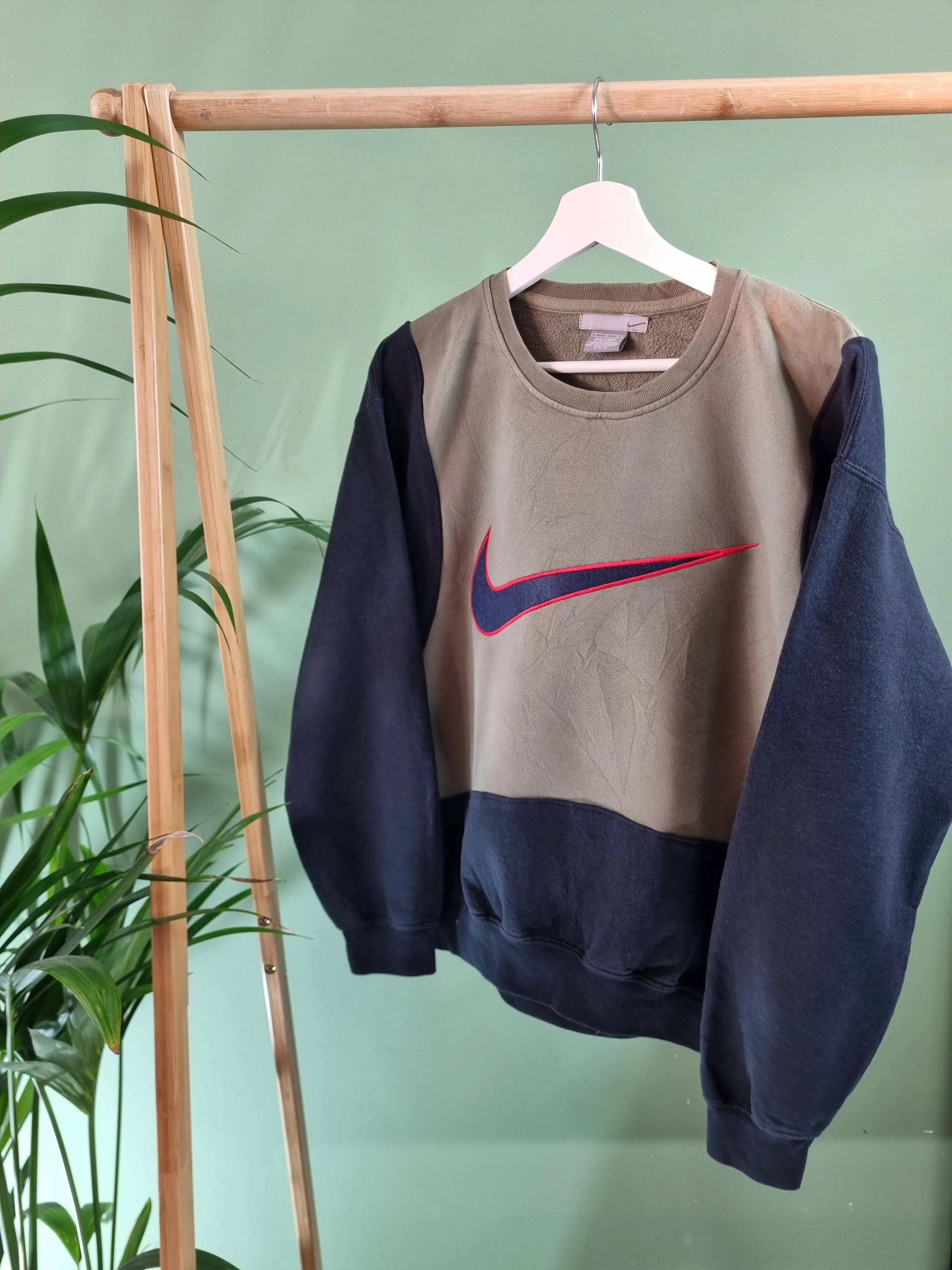 Nike Big Swoosh rework sweater maat M