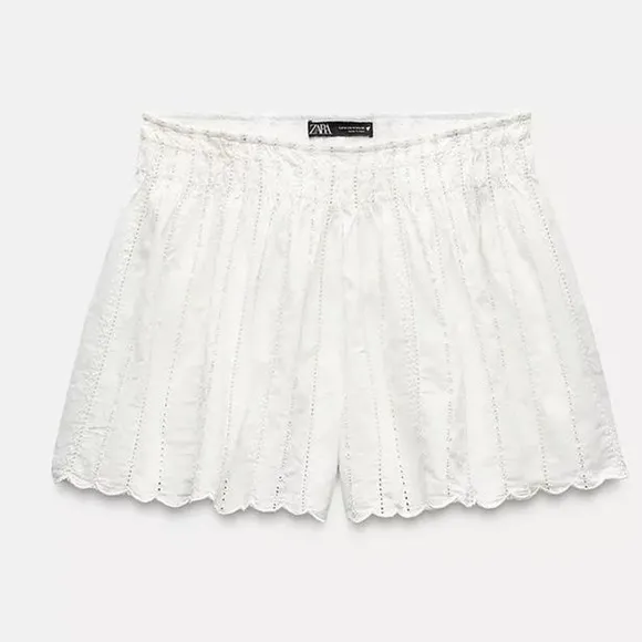 NWT Zara Eyelet Embroidered Scalloped Ruffle Shorts in Cream - M