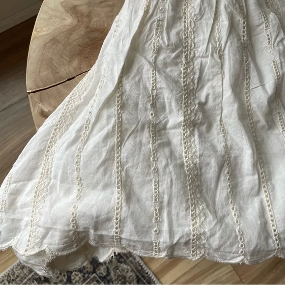 NWT Zara Eyelet Embroidered Scalloped Ruffle Shorts in Cream - M