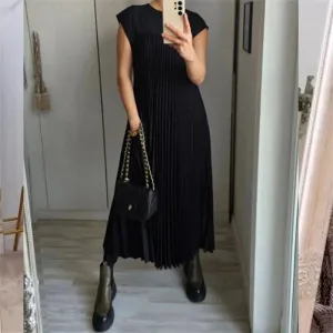 Ofelia® | Elegant Pleated Maxi Dress