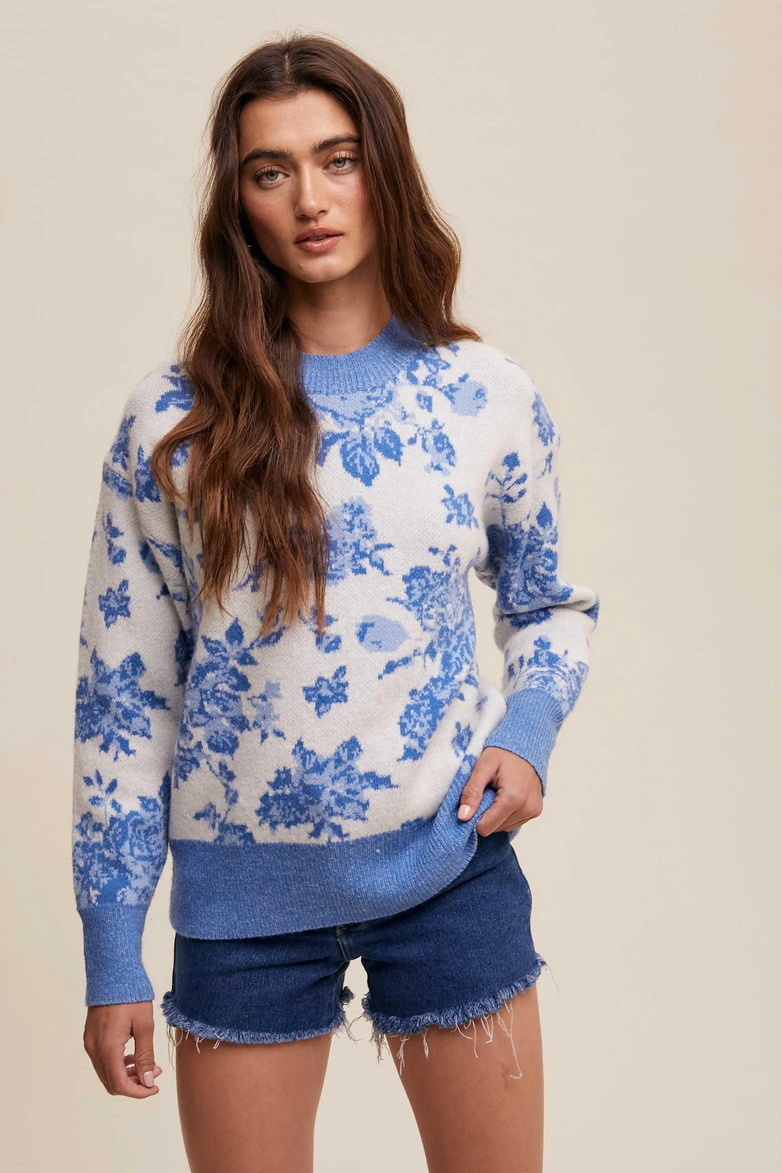 Refined Floral Design Crew Neck Knit Sweater in Blue Rose