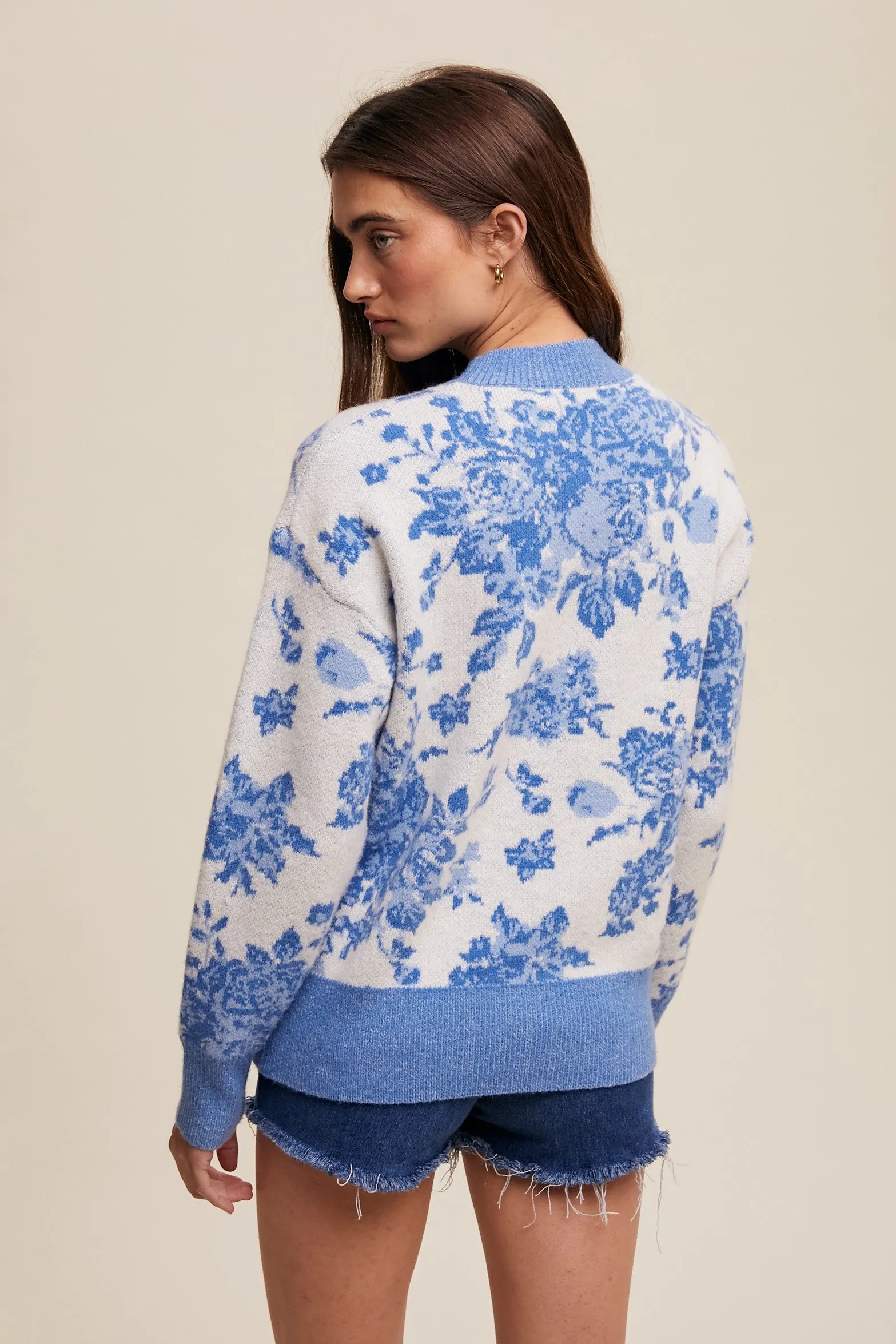 Refined Floral Design Crew Neck Knit Sweater in Blue Rose