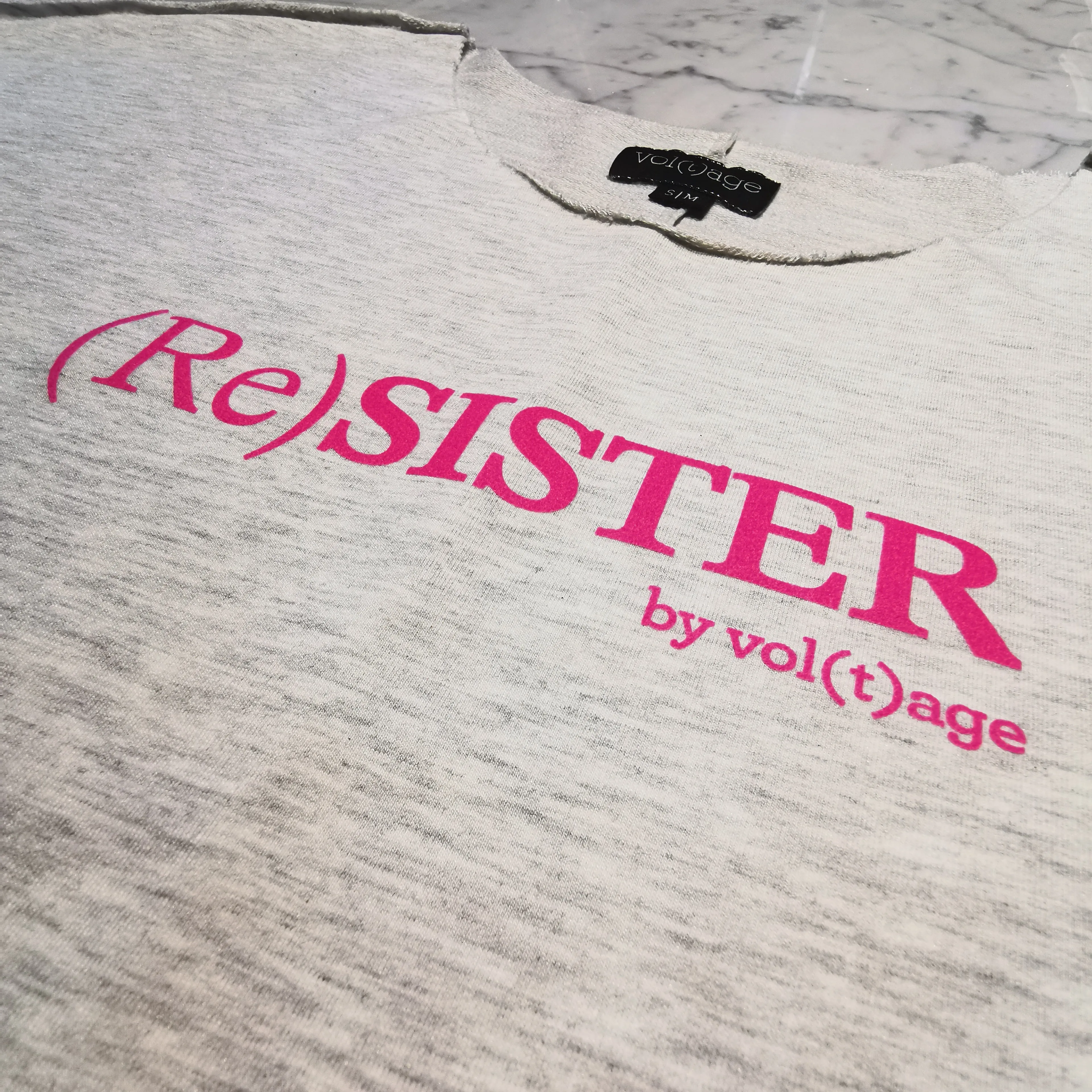 (Re)SISTER by vol(t)age relaxed smart-tee