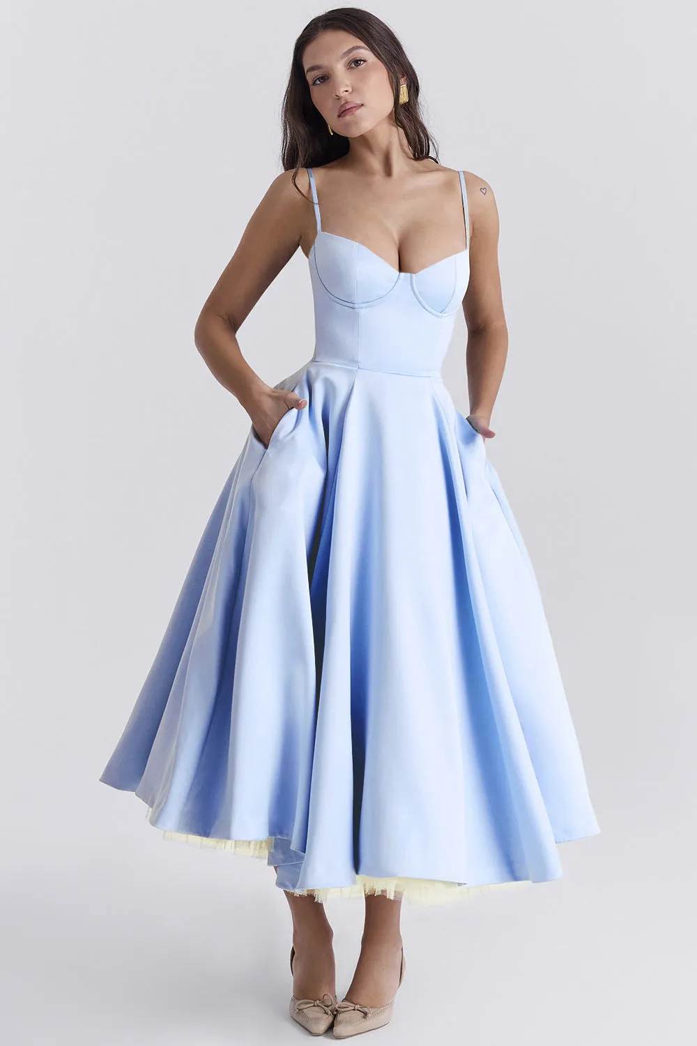 Úrsula® | Elegant Silhouette Dress