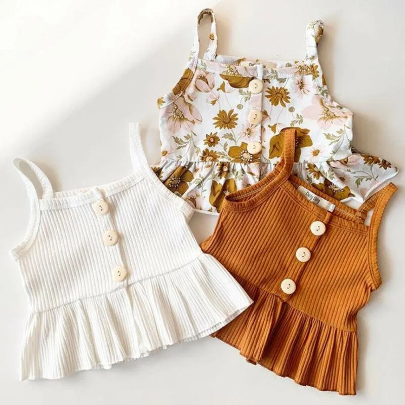 SLEEVELESS TOP WITH FLOWER SHORTS