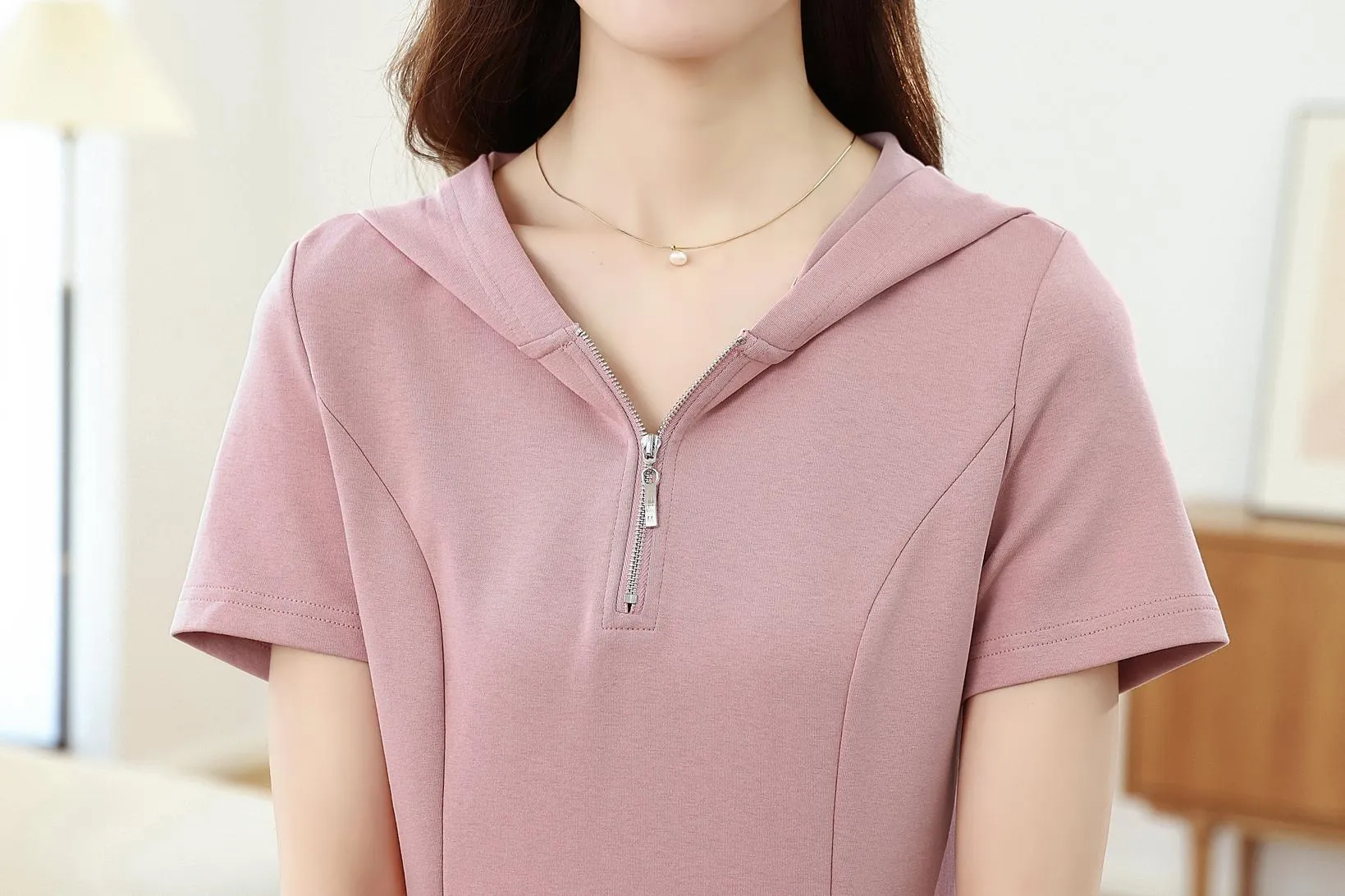 Solid Mid Pleated Dress with Hood for a Relaxed Women's Style