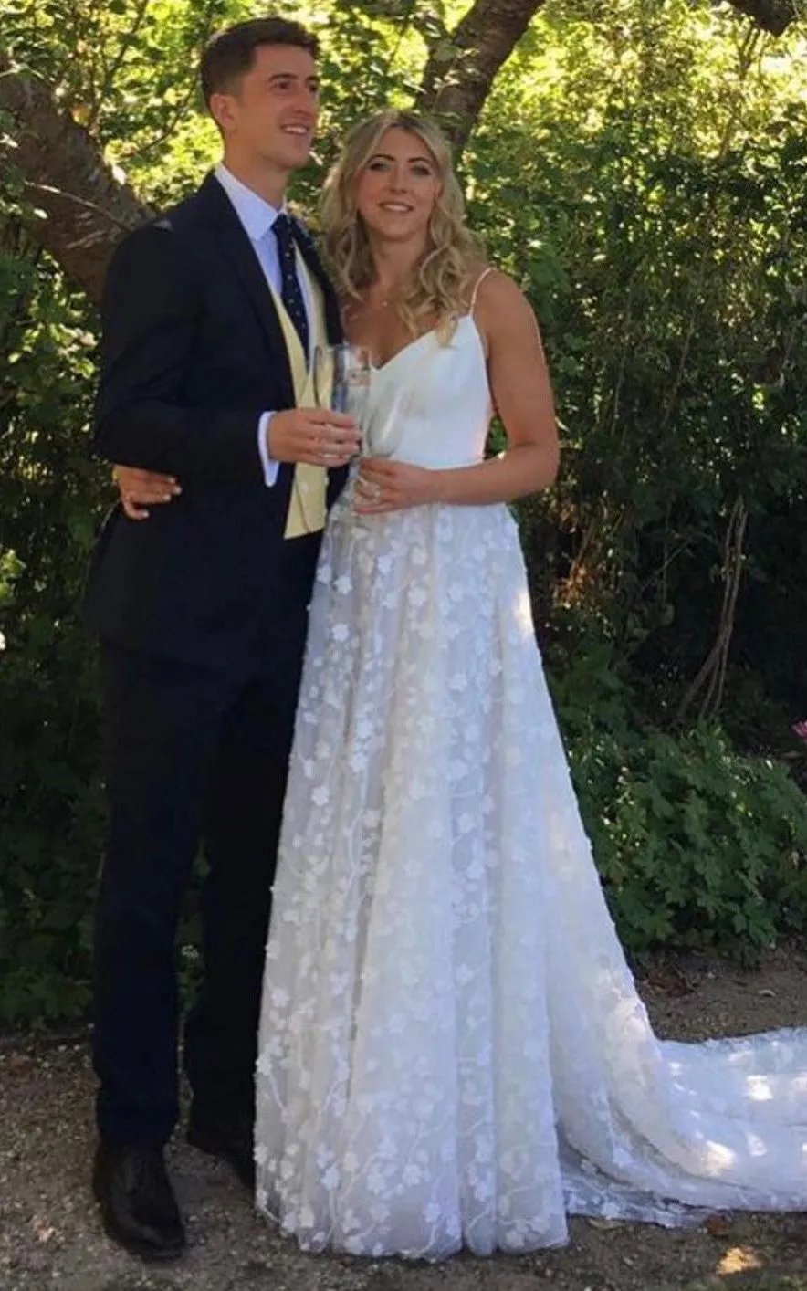 Spaghetti A-Line Satin Elegant Wedding Dress Sleeveless With Court Train-716598