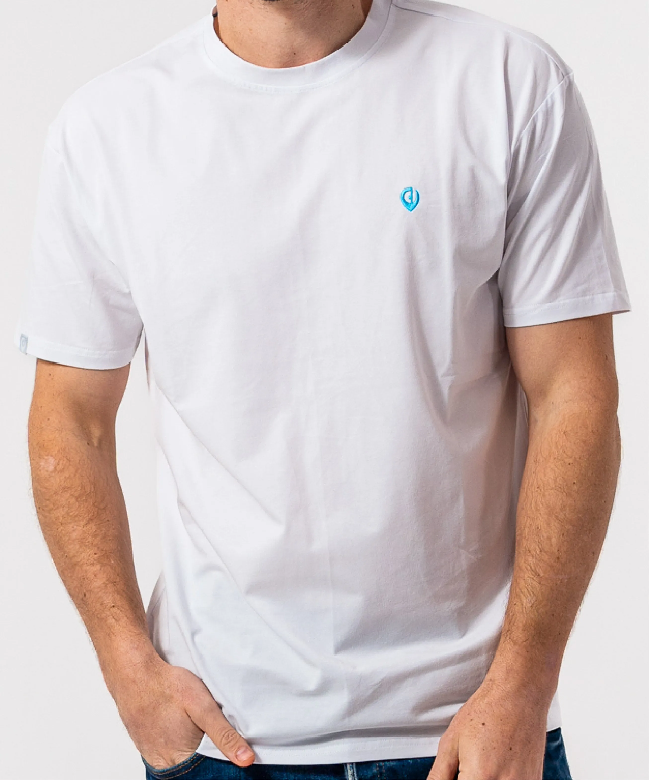The Dexter - Classic fit T-shirt in White with Cyan Blue accents