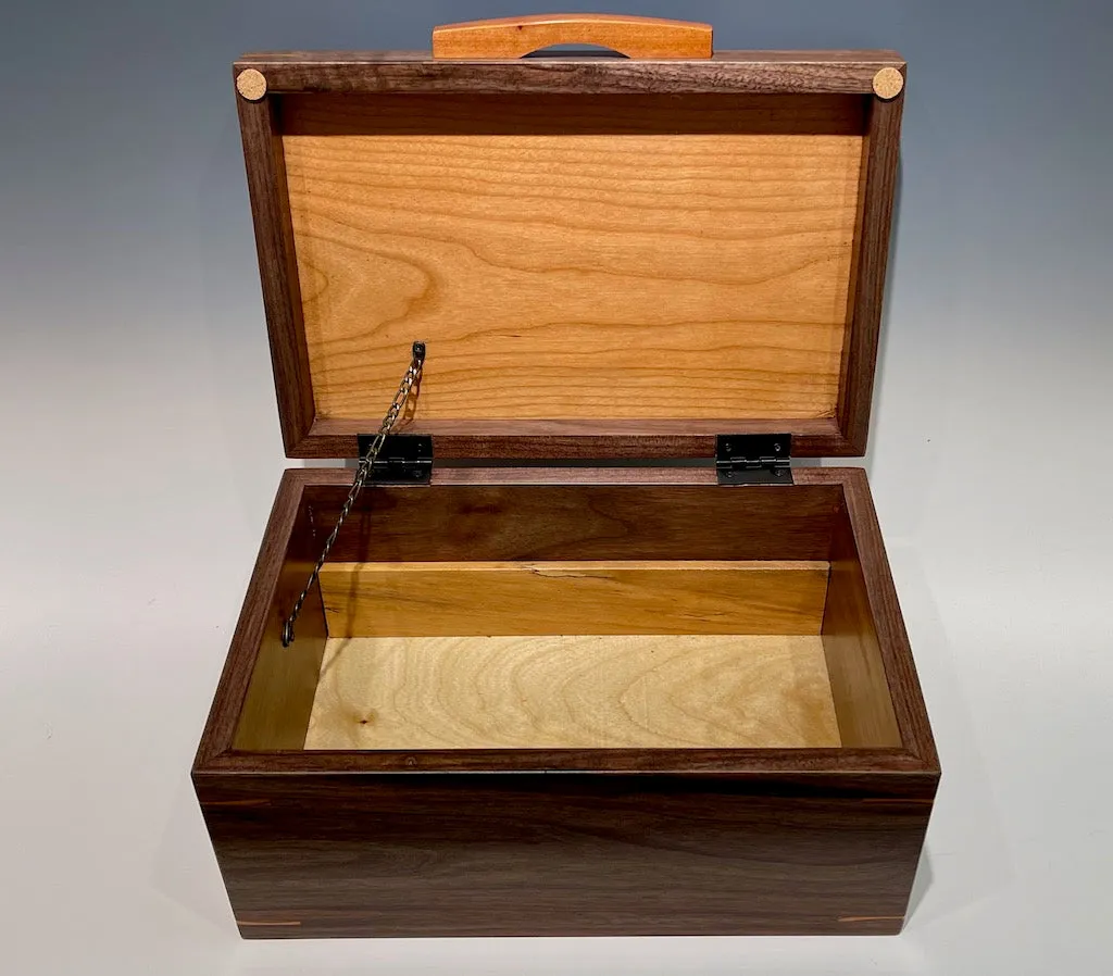 Treasure Chest with Walnut and Cherry Wood BG0902