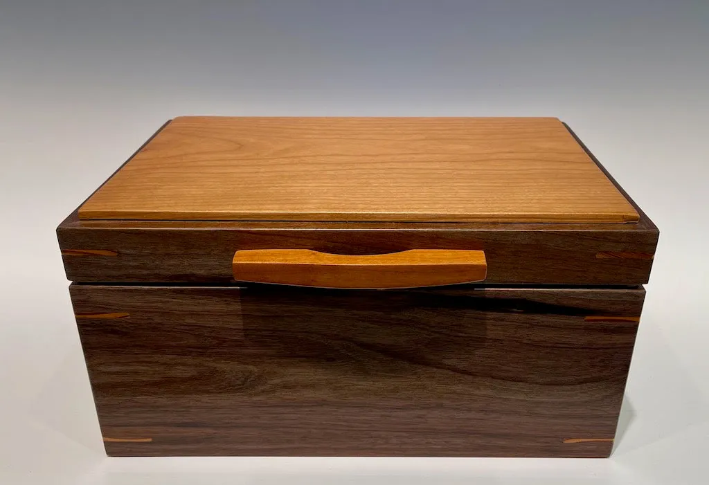 Treasure Chest with Walnut and Cherry Wood BG0902