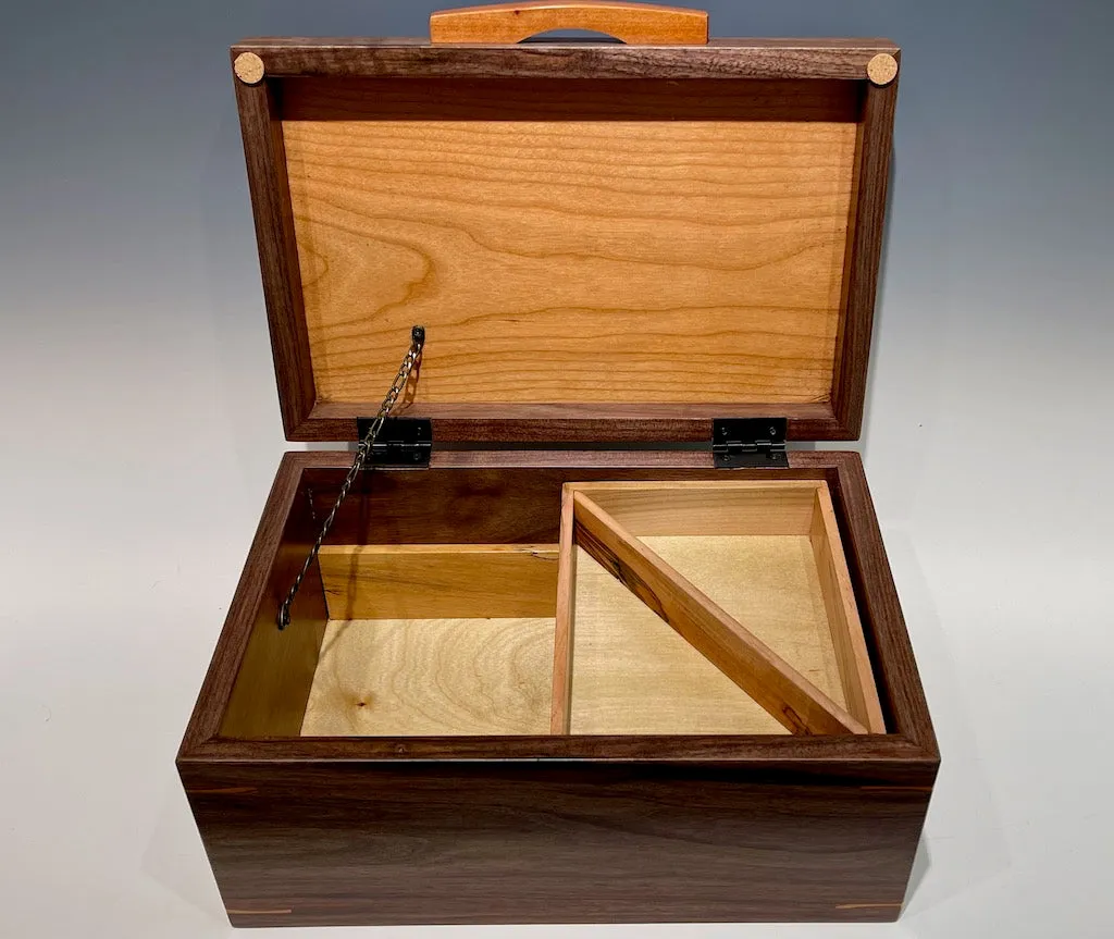 Treasure Chest with Walnut and Cherry Wood BG0902