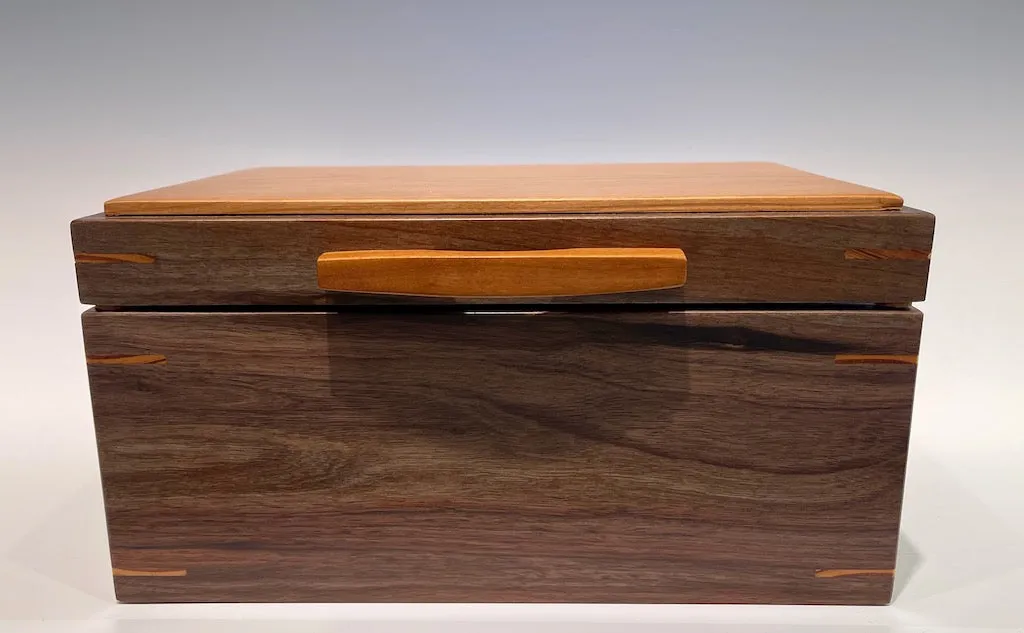 Treasure Chest with Walnut and Cherry Wood BG0902