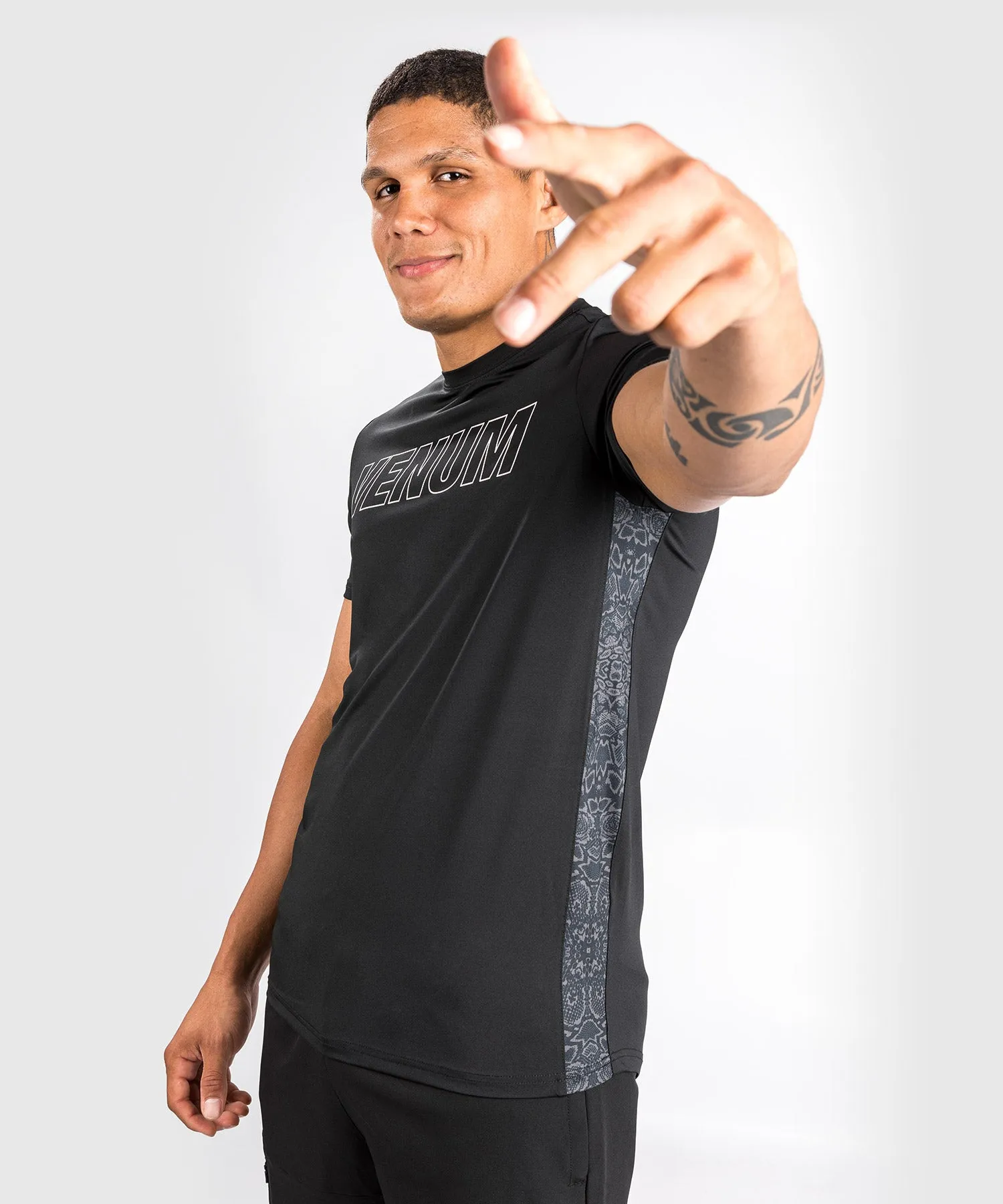 Venum Classic Evo Dry-Tech T-Shirt - Schwarz/Weiss